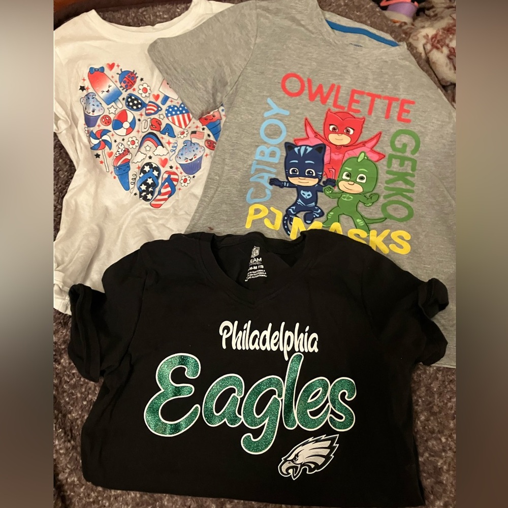 Lot of three sized 7/8 shirts.